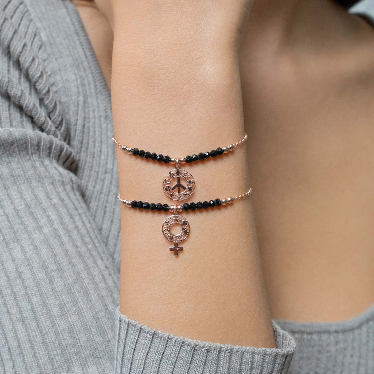 Bracciale perline nere amuleto donna - Image 2