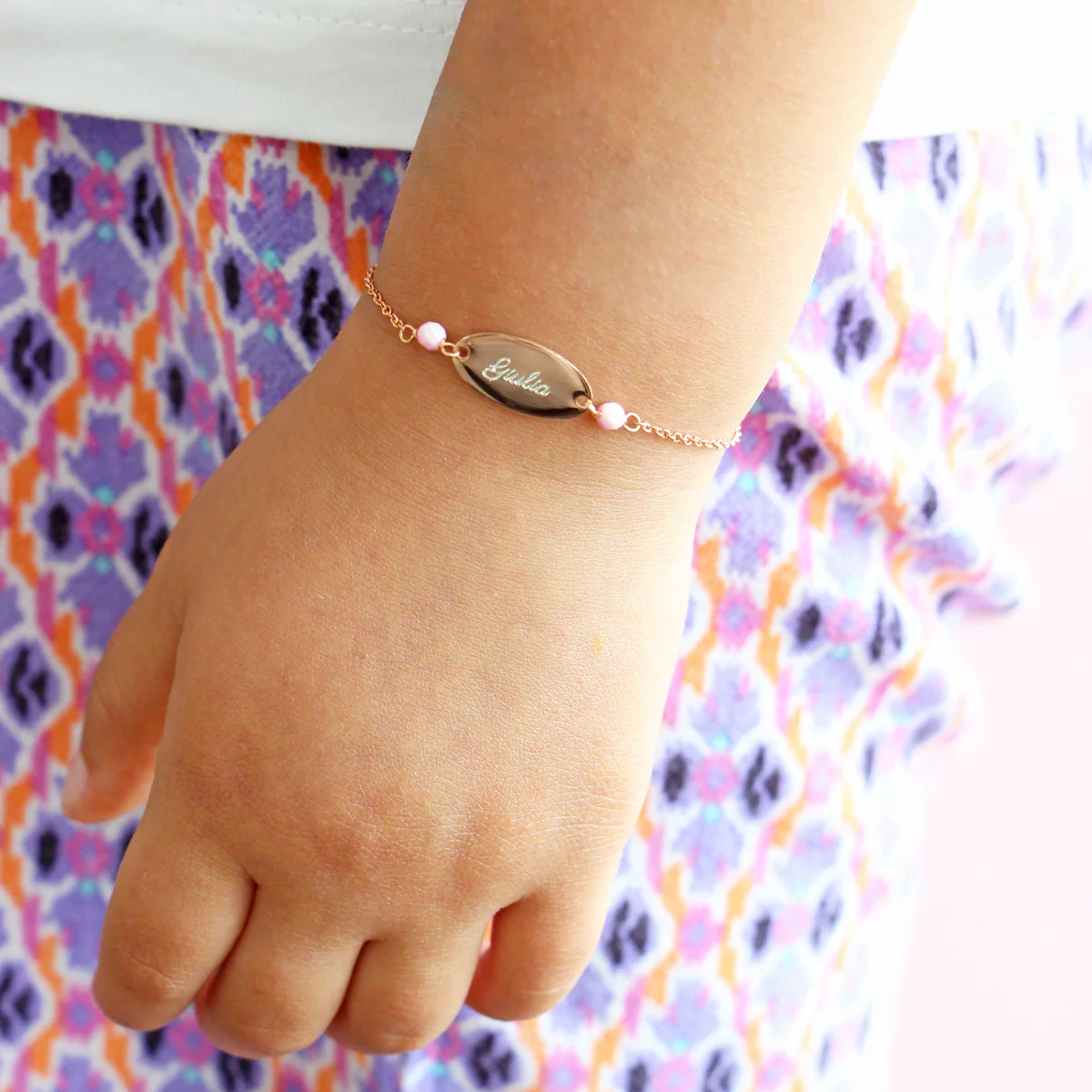 Braccialetto bambino con piastrina e pietre rosa - Io&Ro - Image 3