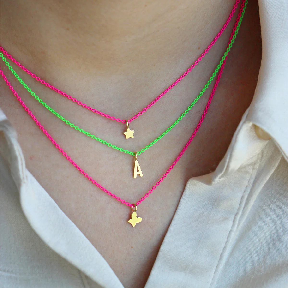 Girocollo lettera Verde fluo - ORO18KT - Image 4