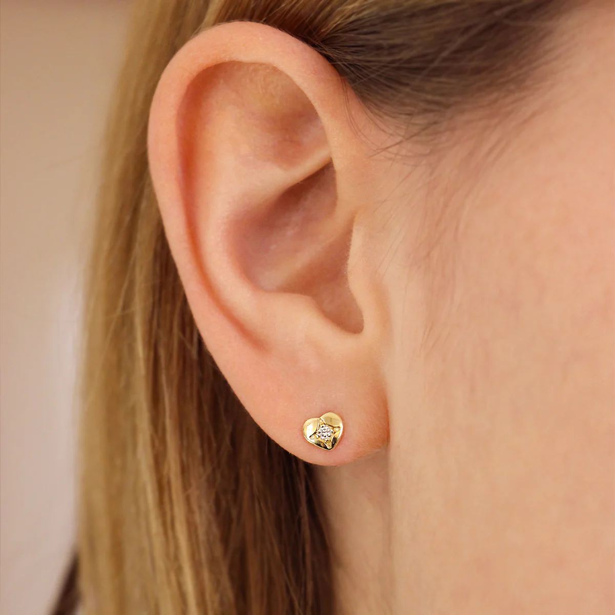 Orecchini lobo cuore e diamante lab-grown centrale - ORO18KT - Image 2
